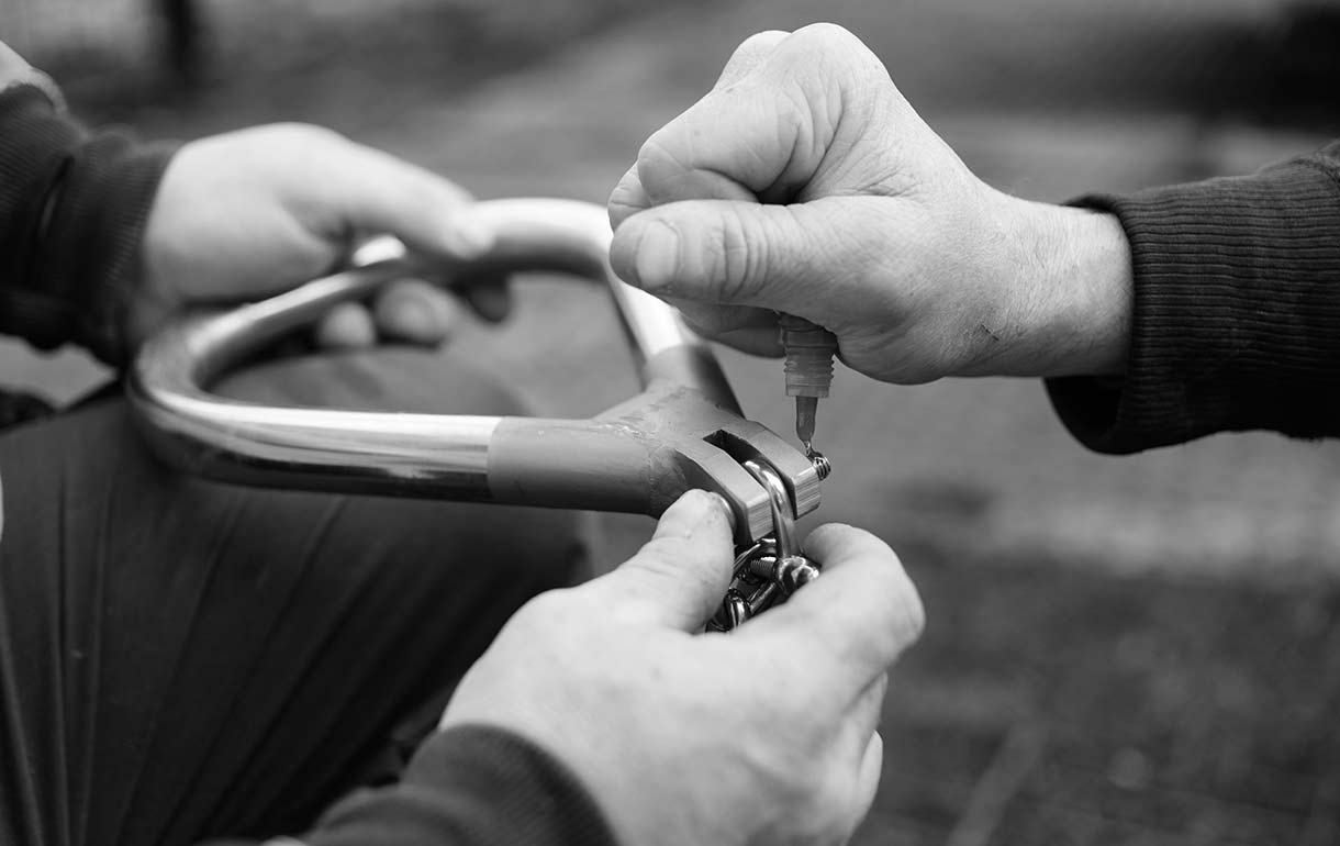 Lubricating chains